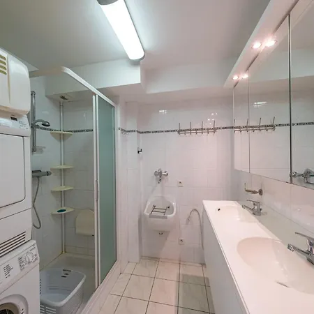 Flat Near Leopoldlaan With Side Sea View, Cleaning Included
