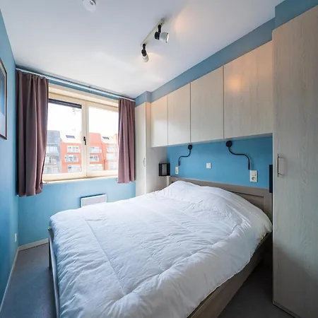 Flat Near Leopoldlaan With Side Sea View, Cleaning Included Apartment Middelkerke
