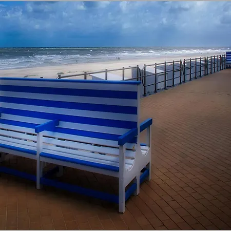 Flat Near Leopoldlaan With Side Sea View, Cleaning Included Middelkerke