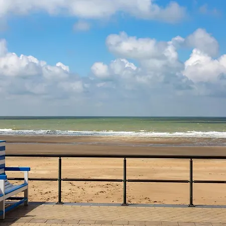 Flat Near Leopoldlaan With Side Sea View, Cleaning Included Apartment