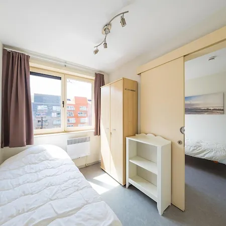 Flat Near Leopoldlaan With Side Sea View, Cleaning Included Apartment Middelkerke