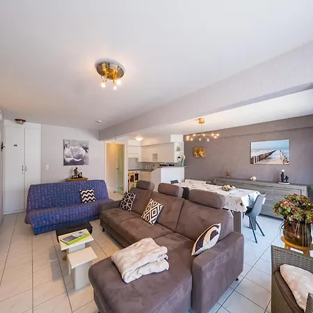 Flat Near Leopoldlaan With Side Sea View, Cleaning Included *