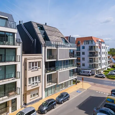 Flat Near Leopoldlaan With Side Sea View, Cleaning Included * Middelkerke