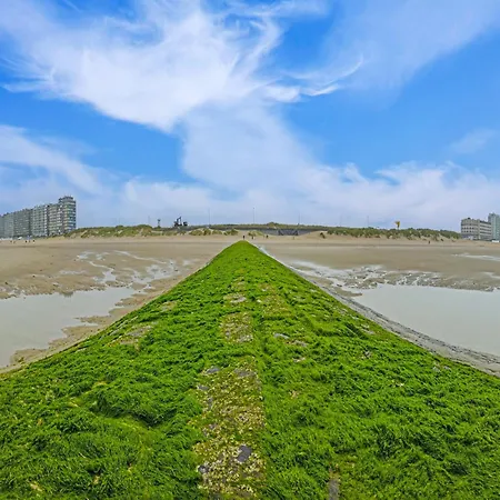 Flat Near Leopoldlaan With Side Sea View, Cleaning Included * Middelkerke