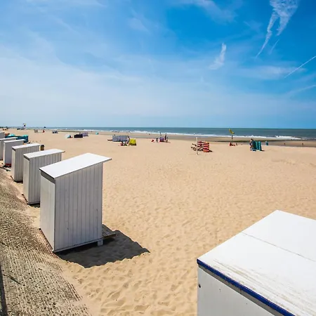 Flat Near Leopoldlaan With Side Sea View, Cleaning Included Apartment